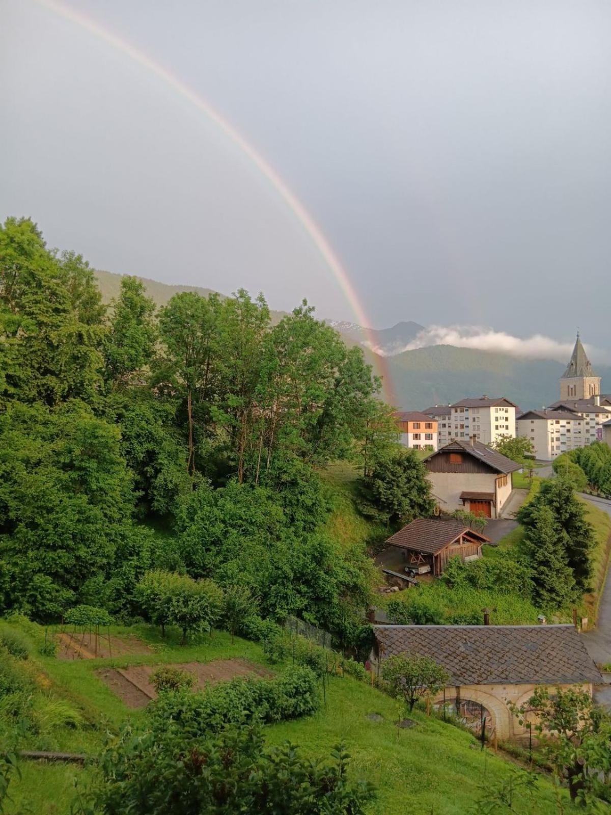 Appartement En Rez-De-Chaussee Avec Vues Sur Les Montagnes Ugine Exterior photo